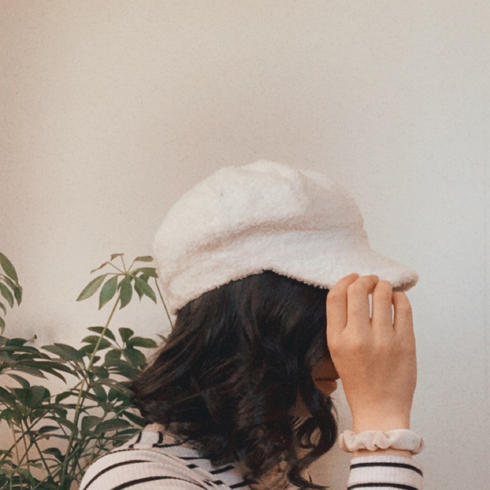 white women’s newsboy cap